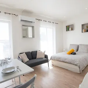 Appartement Le Partage Des Eaux - 4 Couchages - Hypercentre - Clim - Wifi, LʼIsle-sur-la-Sorgue